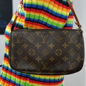 Authentic Vintage #LouisVuitton baguette.